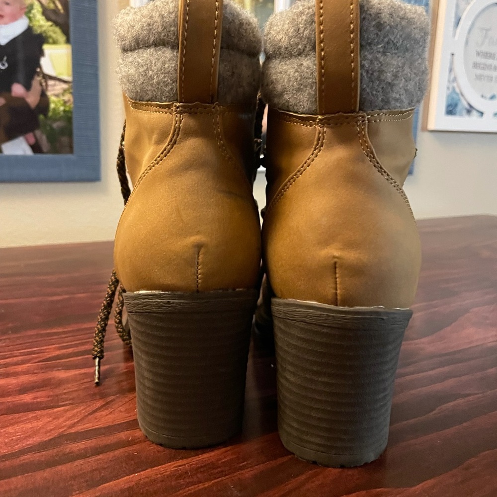 Perfect Fall/Winter Boots! Previously Loved. Grea… - image 5